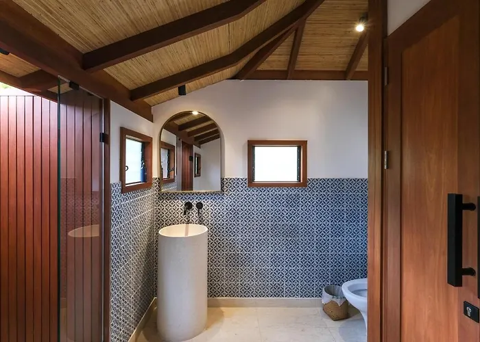 Ahura 5br Oceanview In Bingin